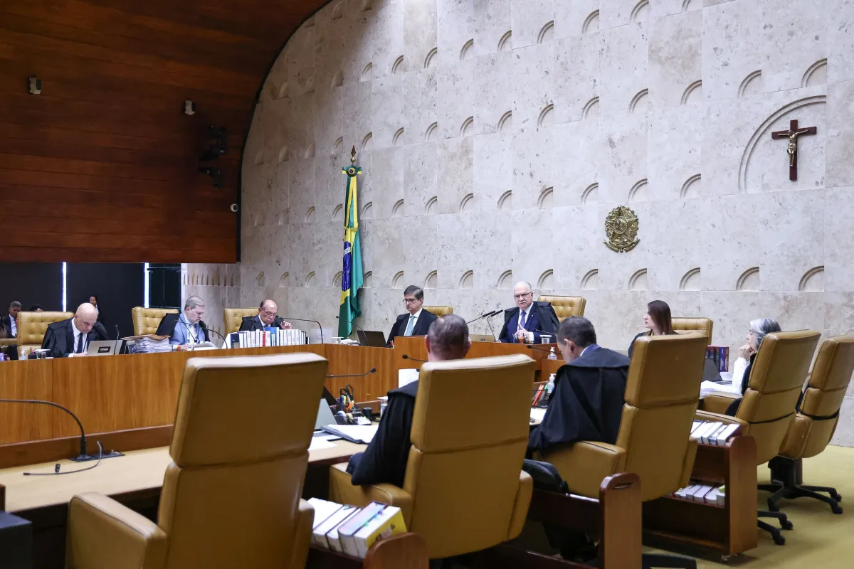 PT defende controle social da Justiça e mandatos para o STF